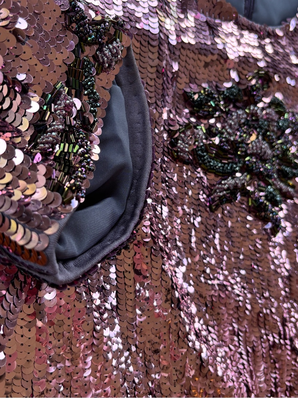 80s BILL BLASS $350 • 18” PTP • NEIMAN MARCUS 1980 Sequin Short-Sleeve Top Plum - Picture 7 of 10
